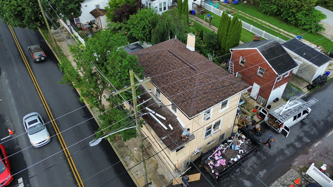 Strong Contractor &amp; Roofing Logo