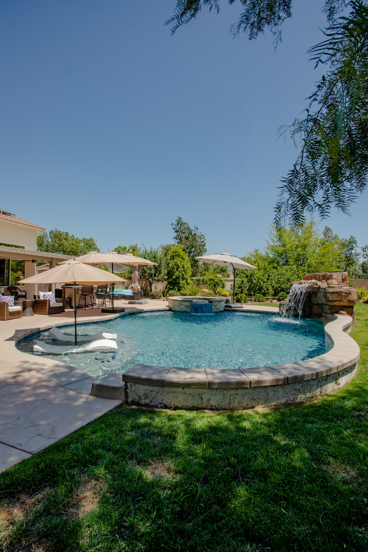 Taylor Made Pools Inc. Image