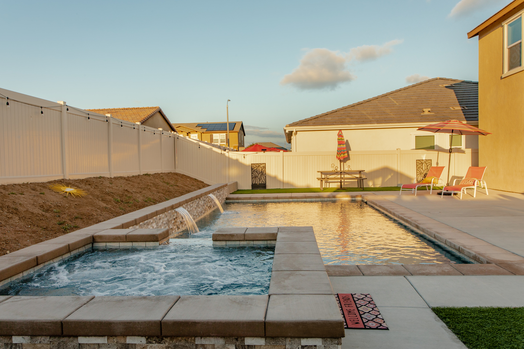 Taylor Made Pools Inc. Image