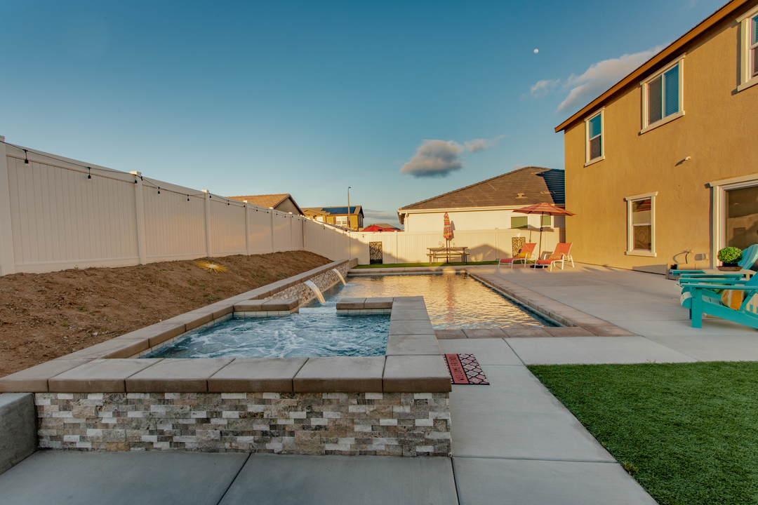 Taylor Made Pools Inc. Image