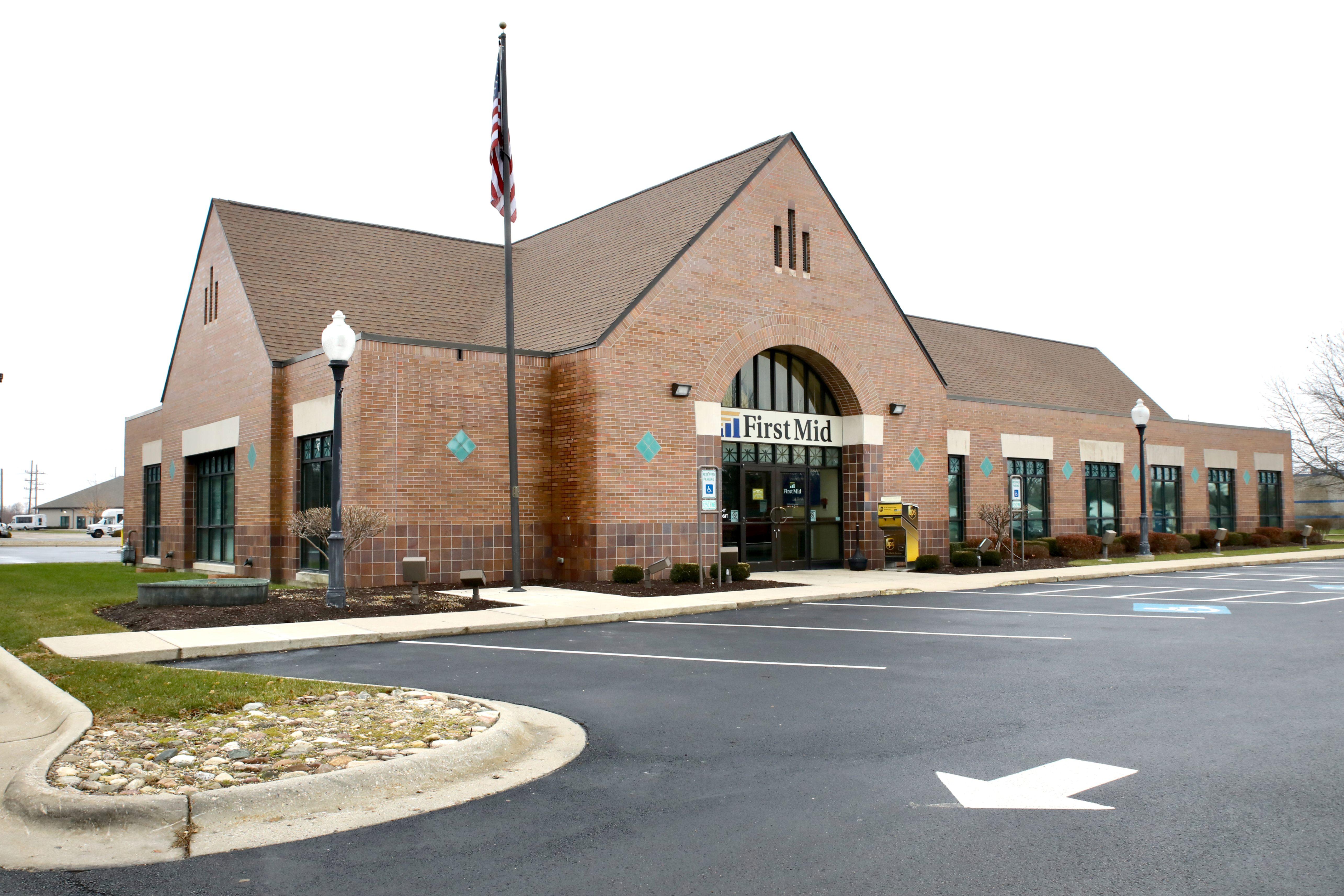 First Mid Bank & Trust Image