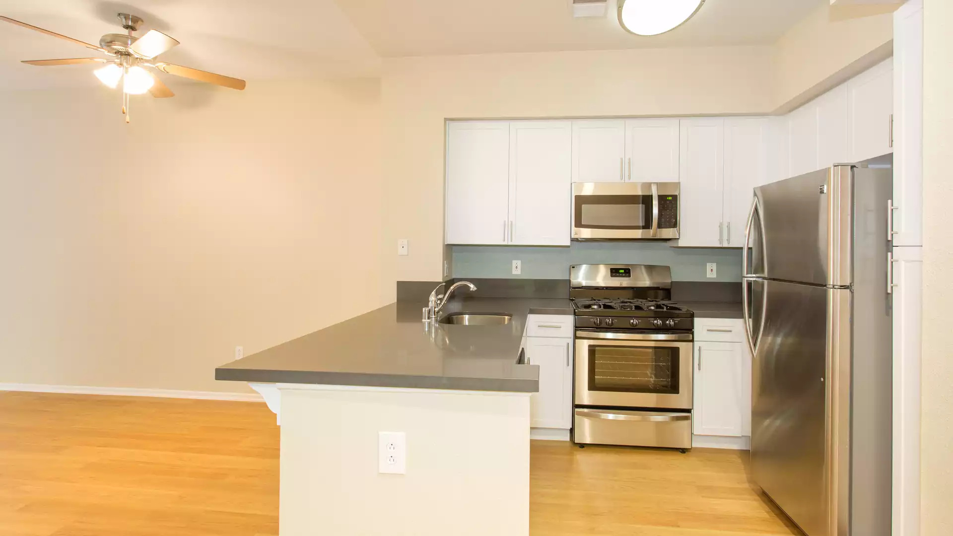 Bay Hill Apartments - Long Beach, CA