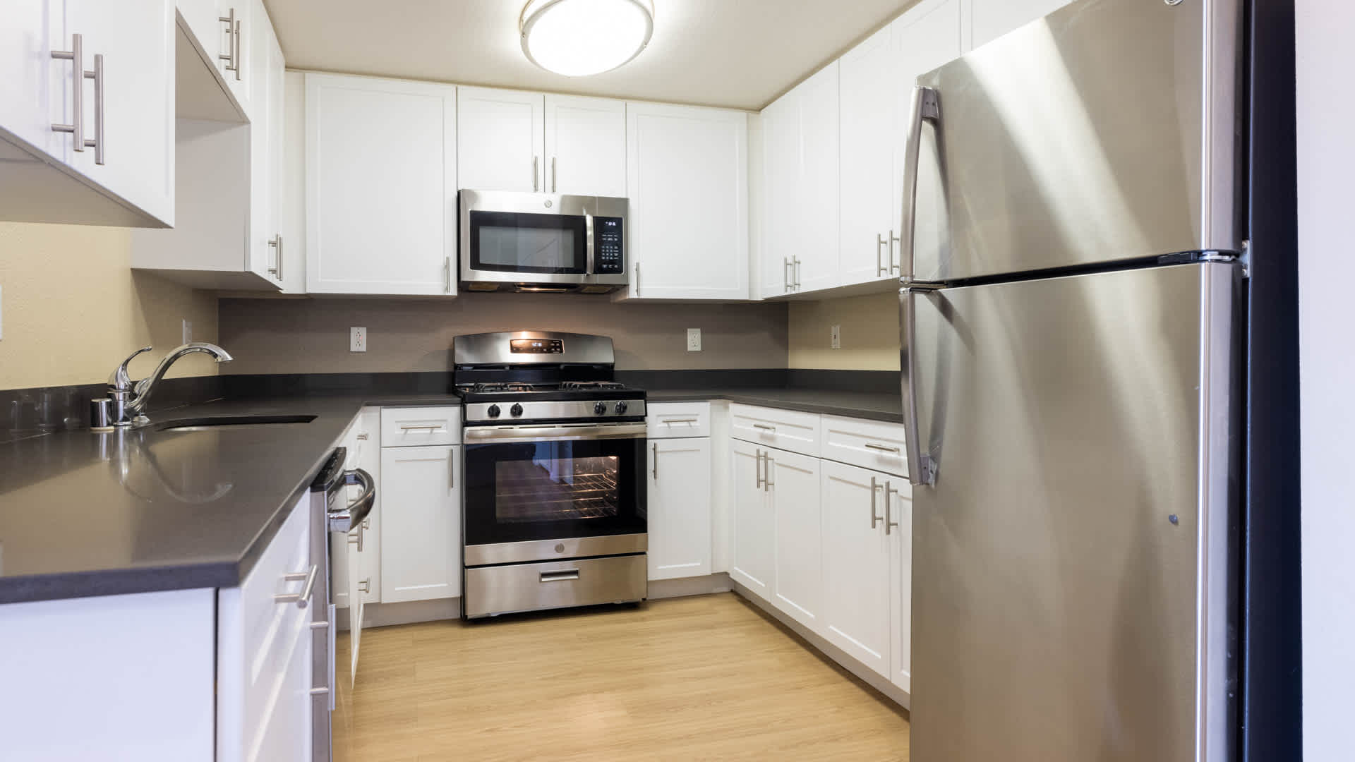 Bay Hill Apartments - Long Beach, CA
