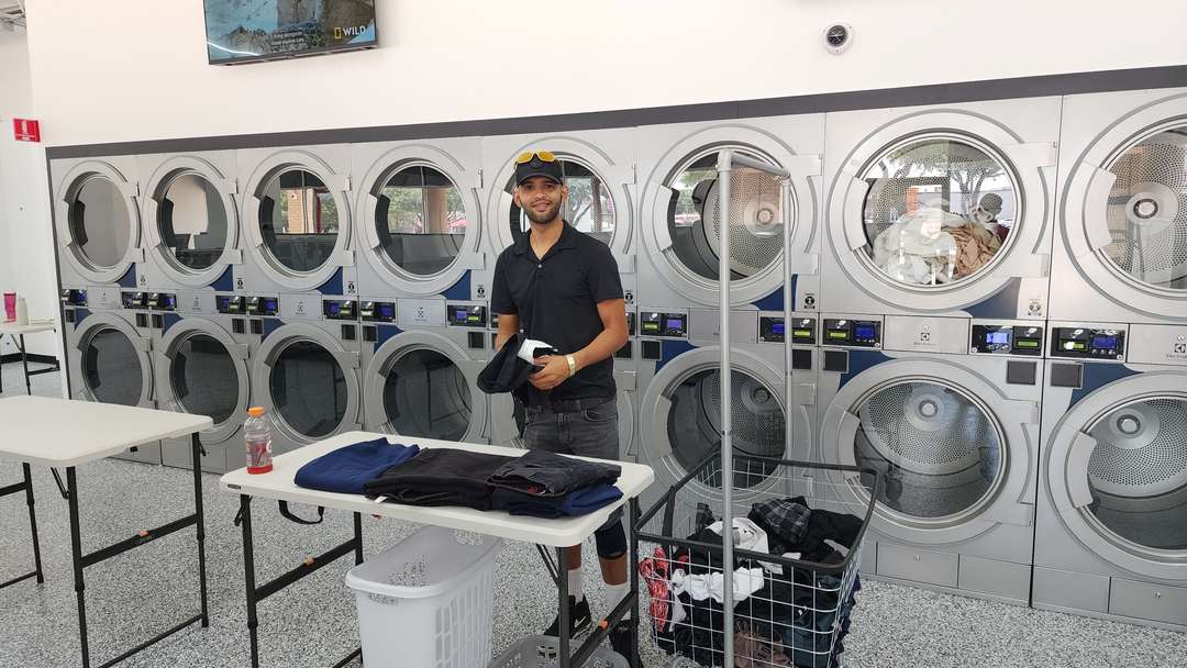 Red Bird Laundry Center Logo