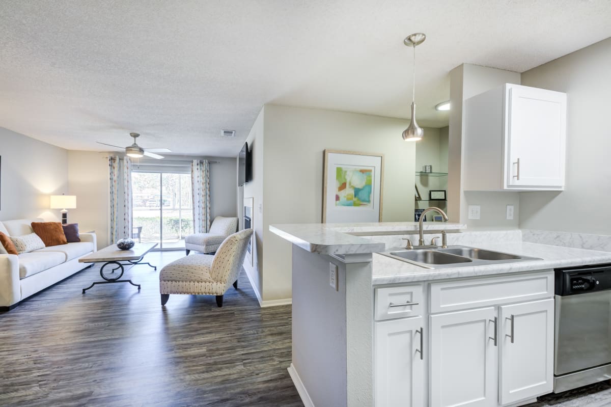Crestview at Oakleigh Apartment Homes - Pensacola, FL