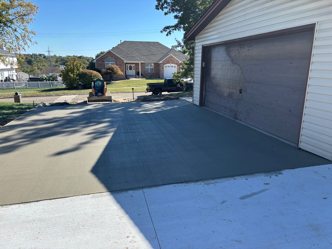 Custom Concrete & Truck Service Image