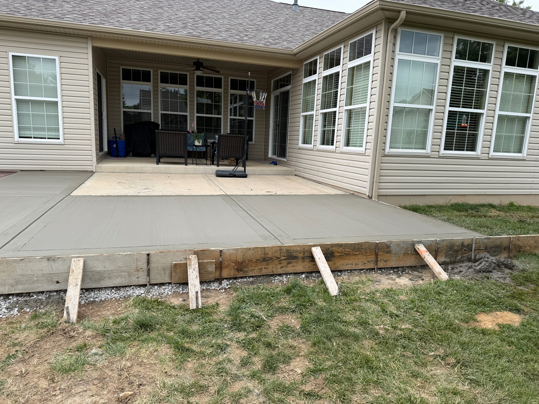 Custom Concrete & Truck Service Image
