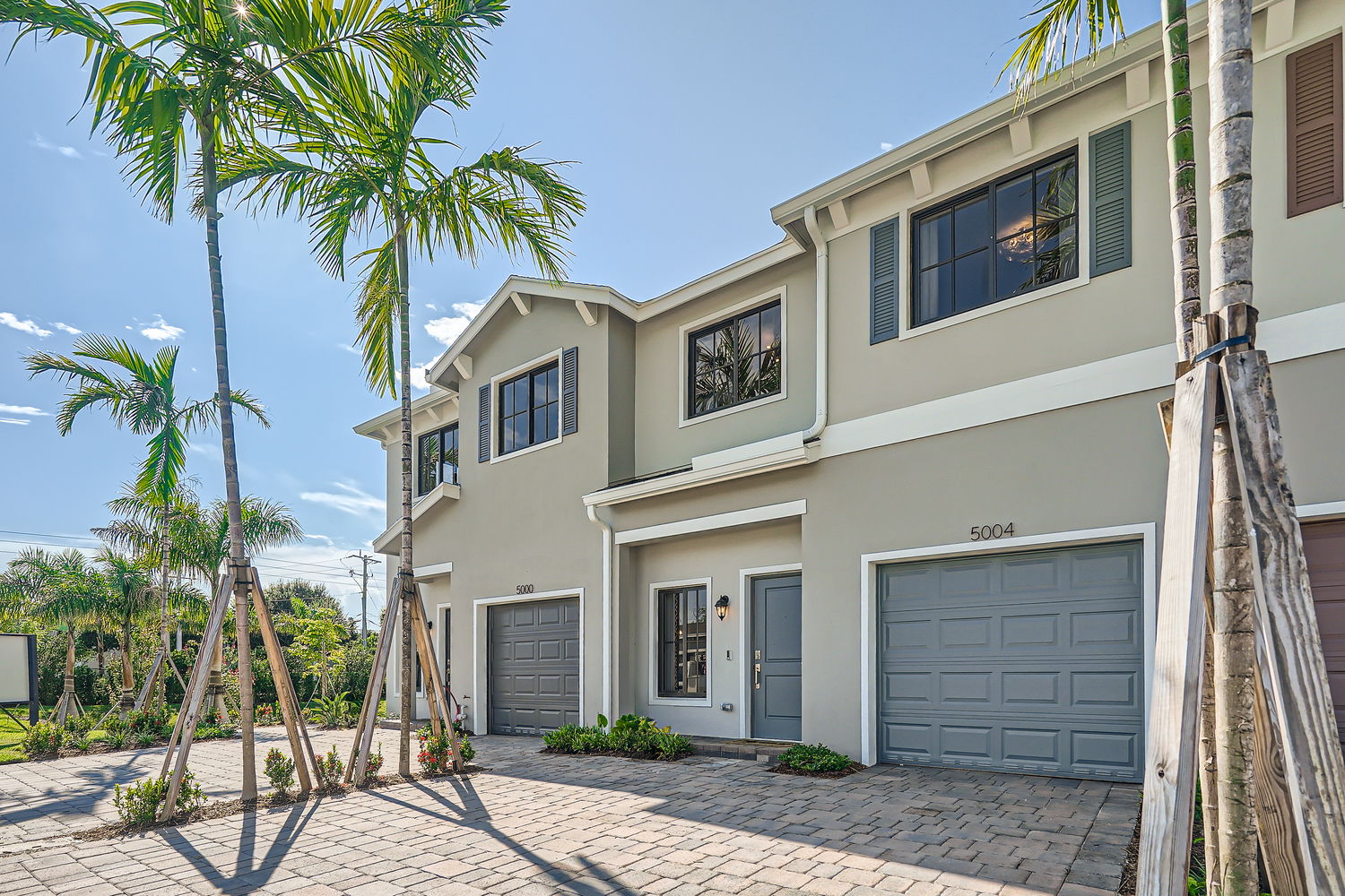 Newberry Court by D.R. Horton Logo