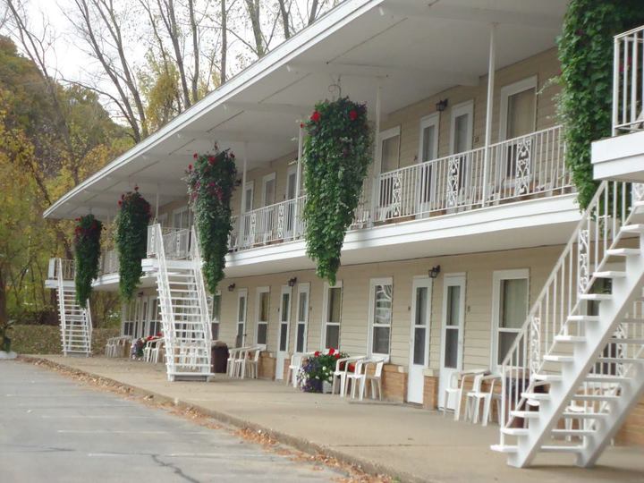 The Frontier Motel Image