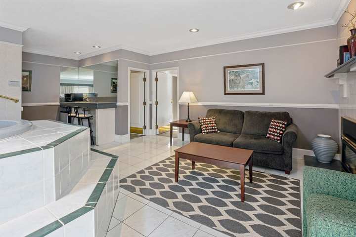 Cedar Street Hotel & Suites Image