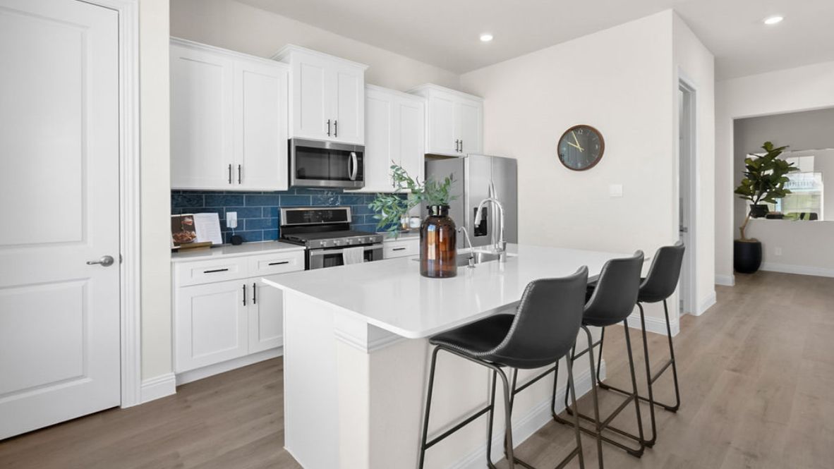 Mustang Square by D.R.Horton Logo