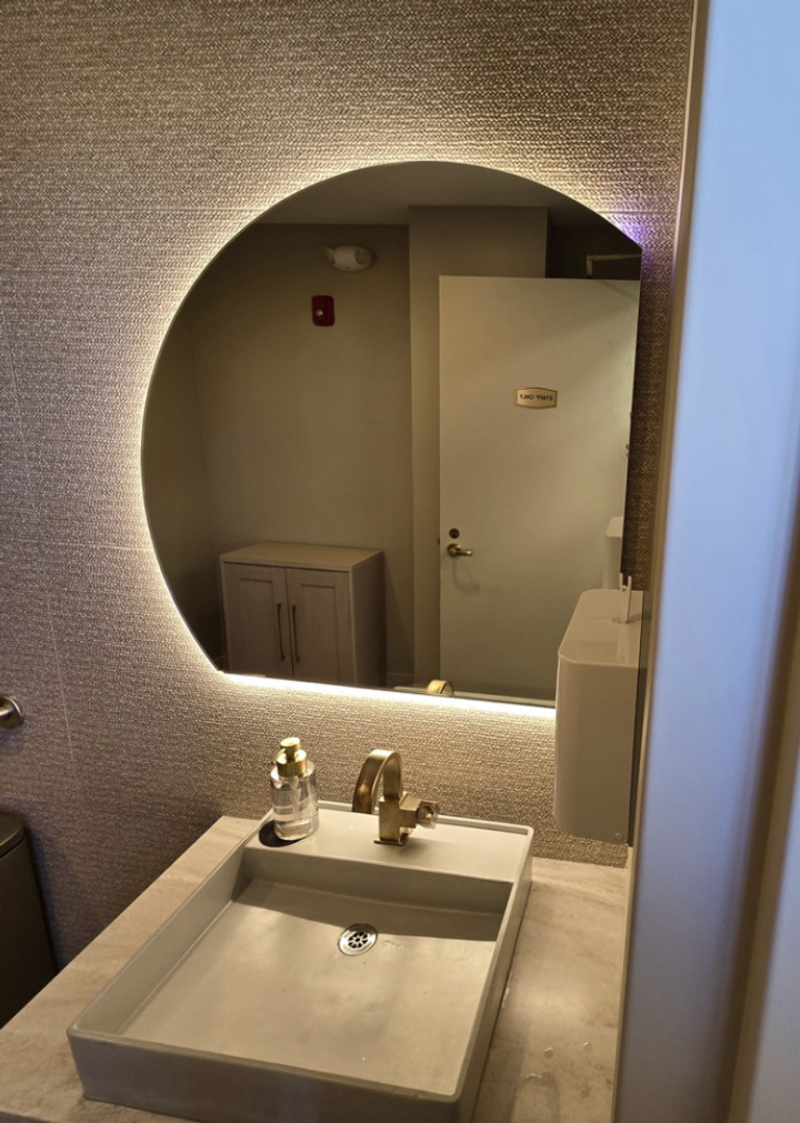 Glasshopper Schor Glass Image