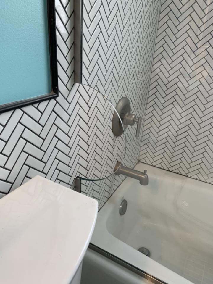 Glasshopper Schor Glass Image