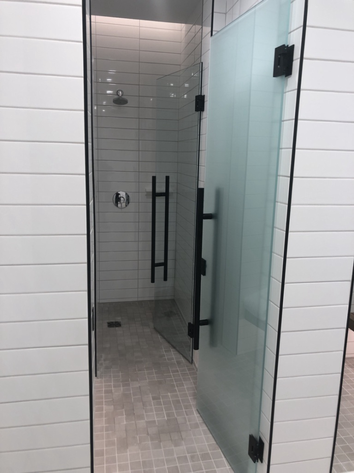 Glasshopper Schor Glass Image