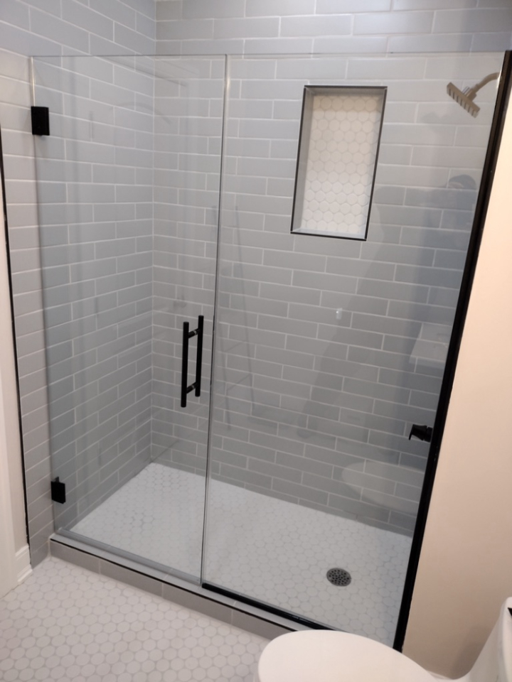 Glasshopper Schor Glass Image