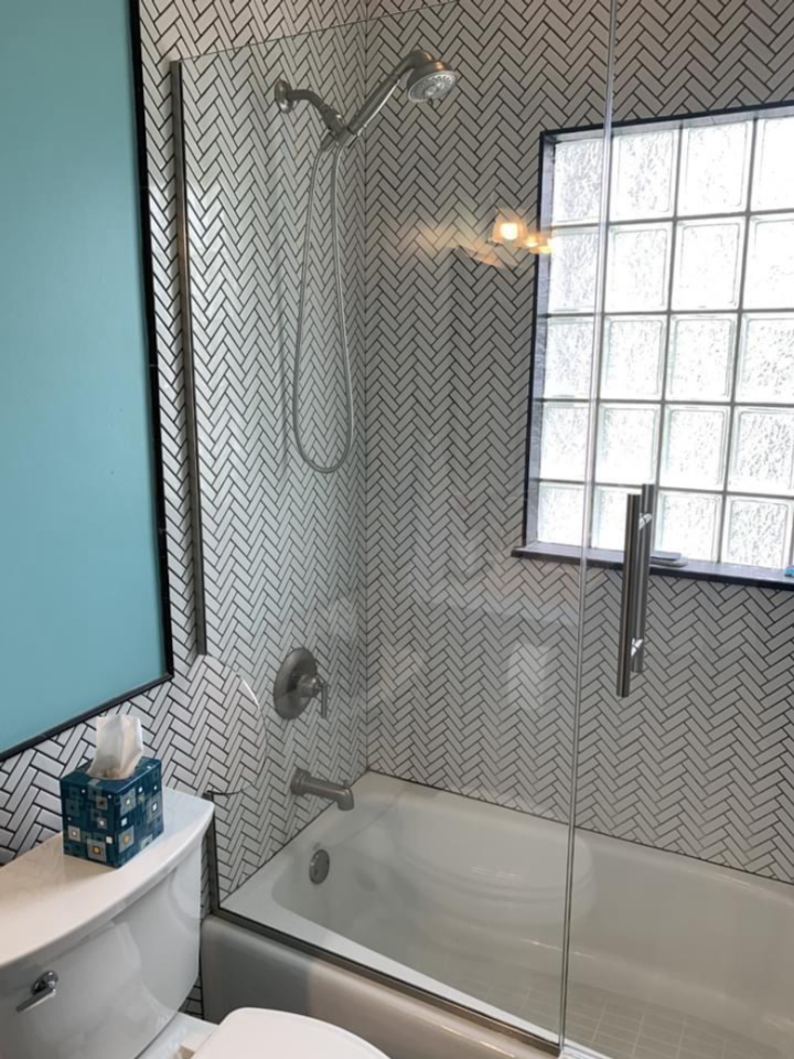 Glasshopper Schor Glass Image