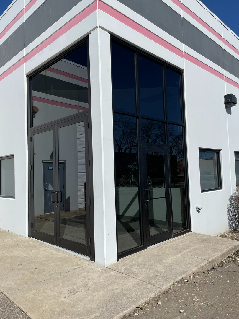 Glasshopper Schor Glass Image