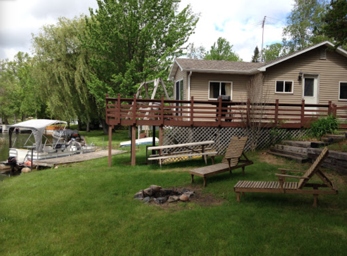 Ron's Quality Waterfront Cottages - Barryton, MI