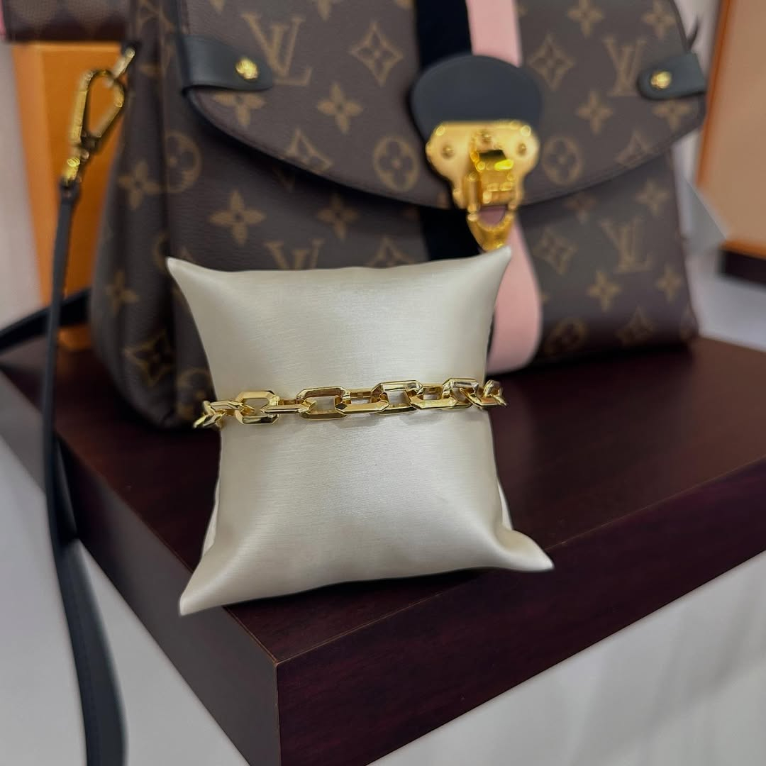 Blue Water Jewelers Image