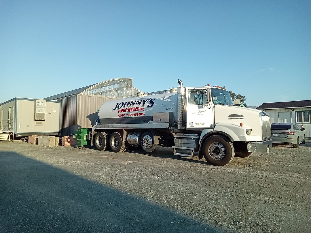 Johnny's Septic Service Inc Logo