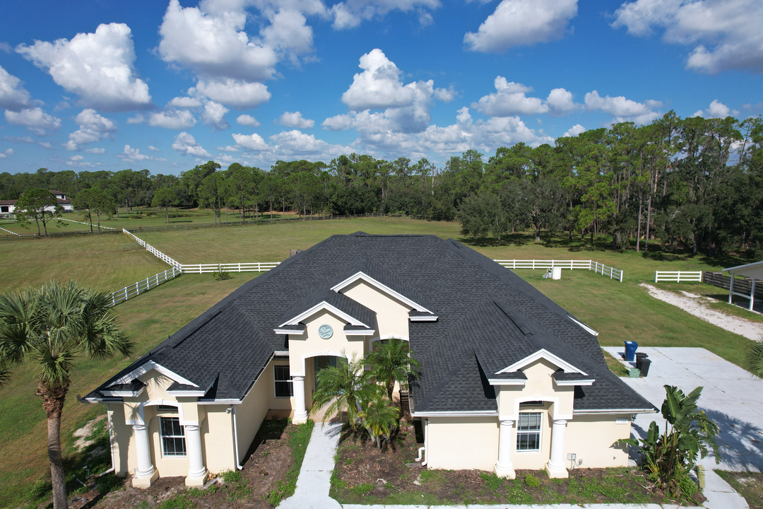 Pro Roofing Services Image