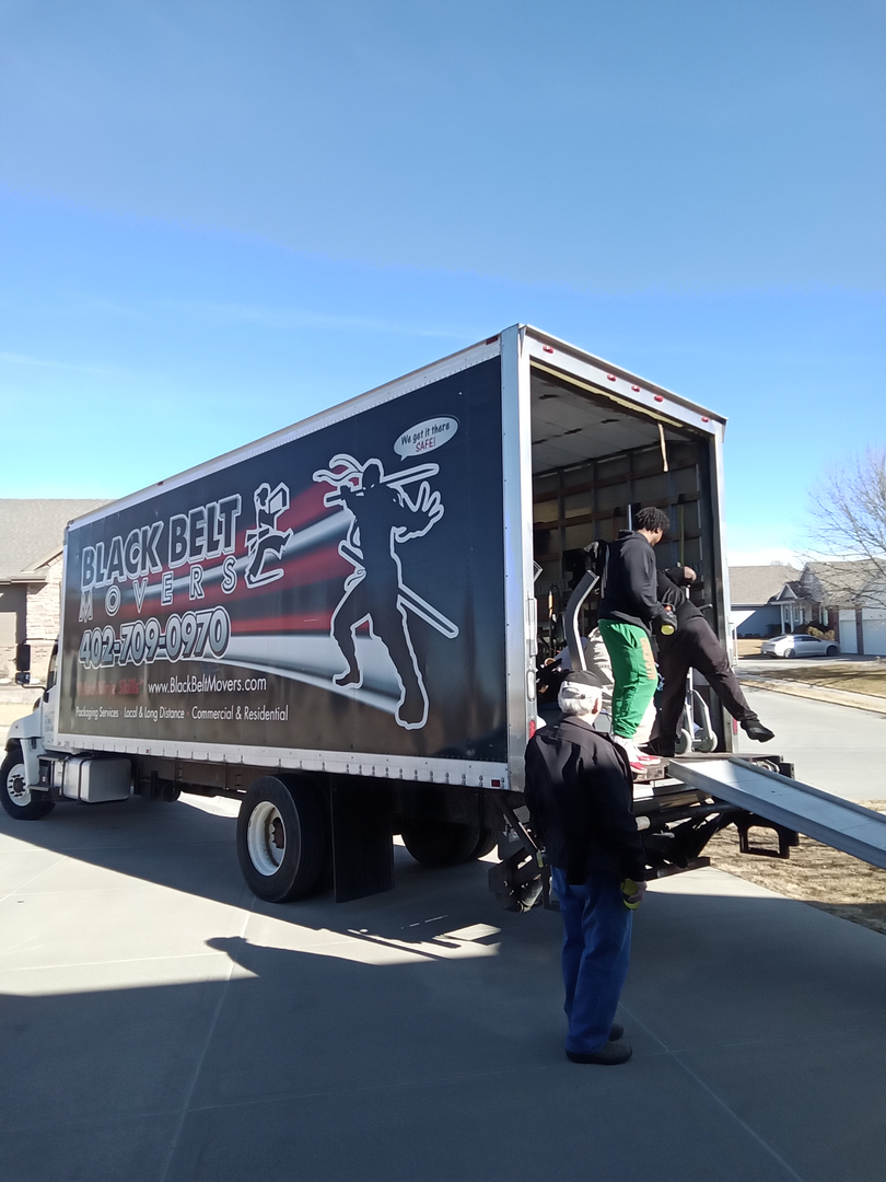 Black Belt Movers Logo