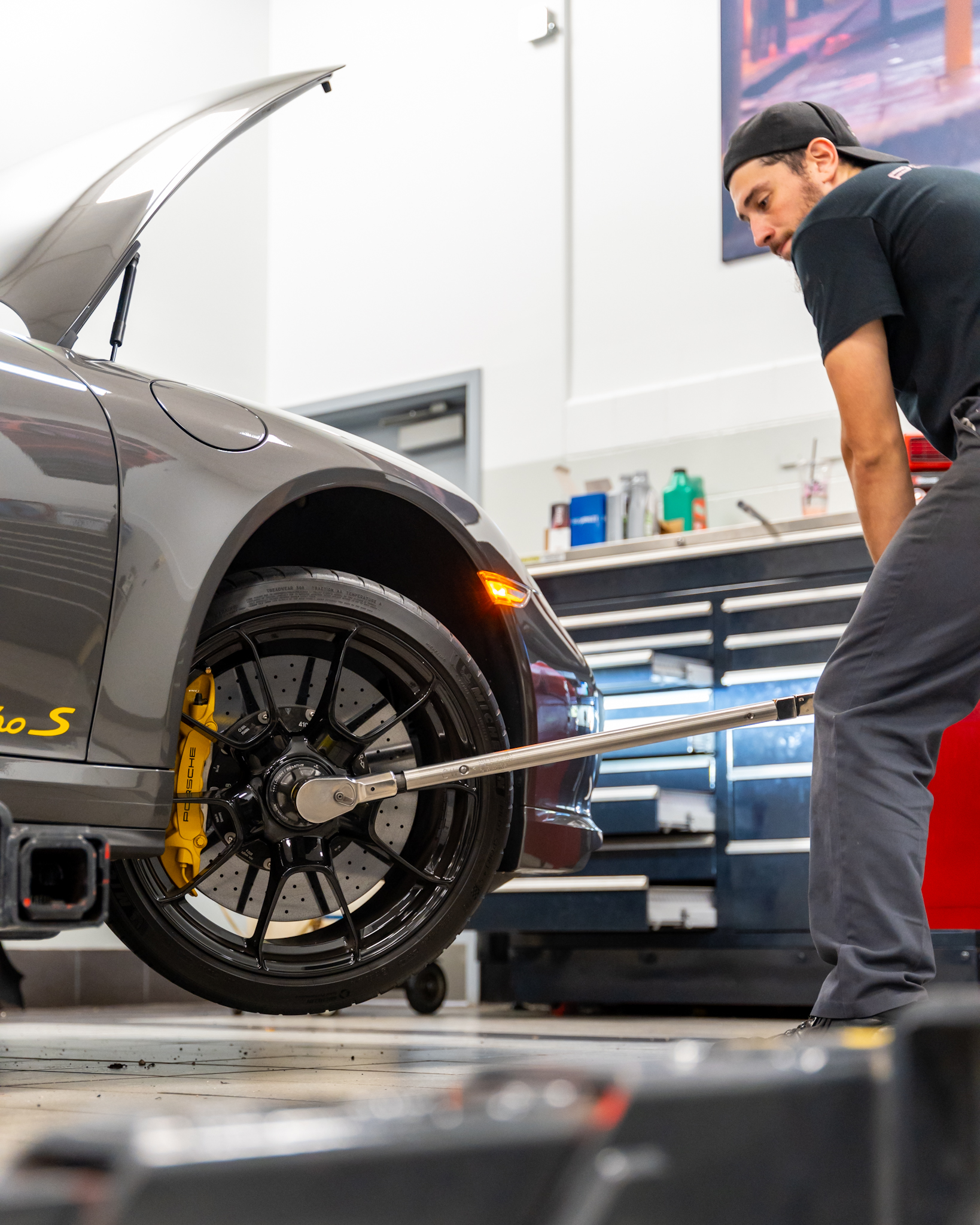 Porsche Warwick Service and Parts Image