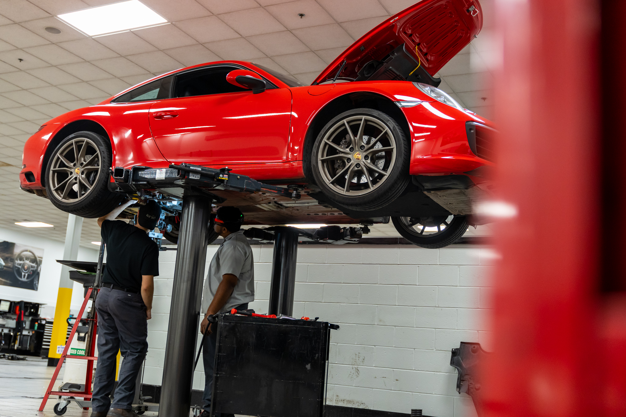 Porsche Warwick Service and Parts Image