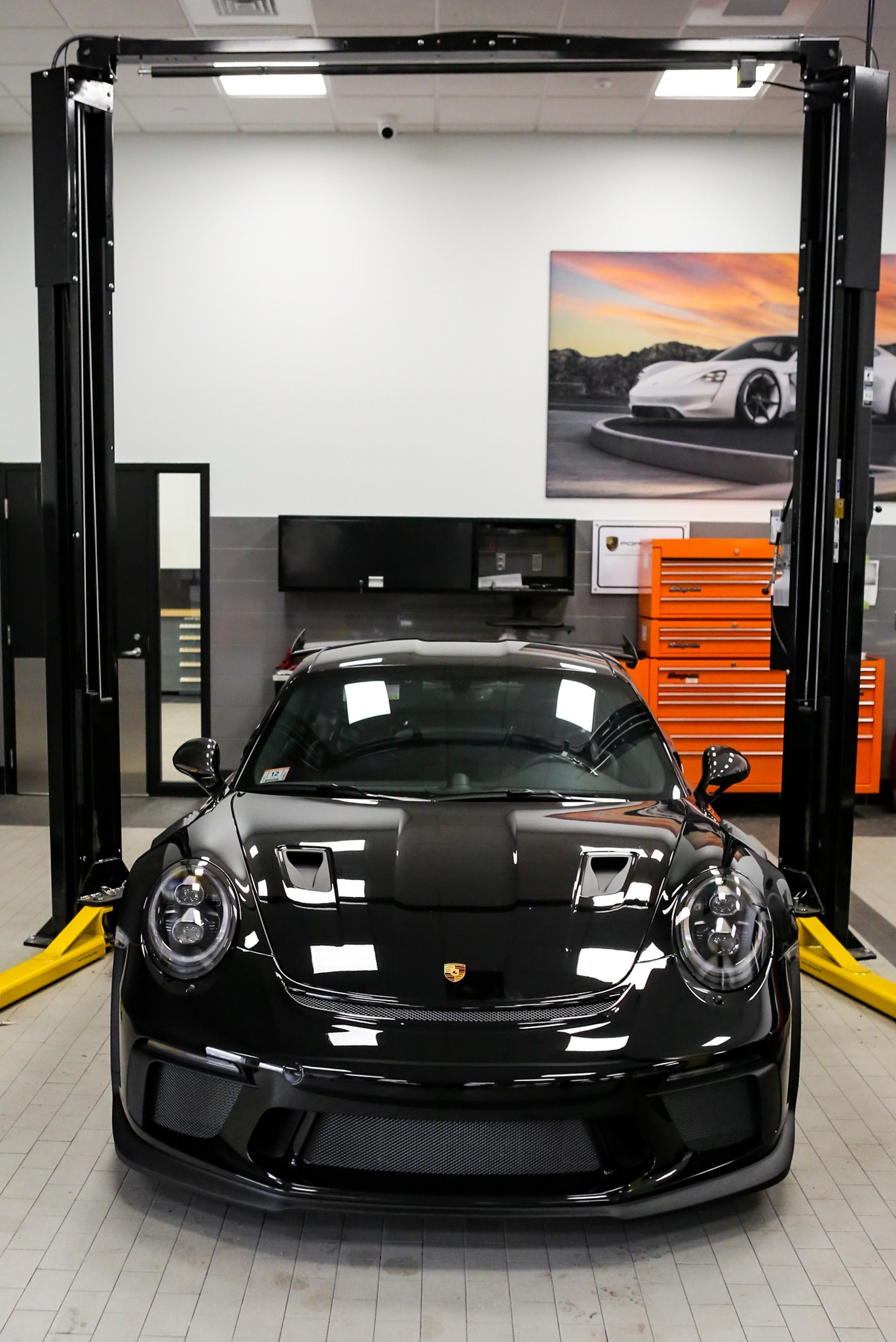 Porsche Warwick Service and Parts Image