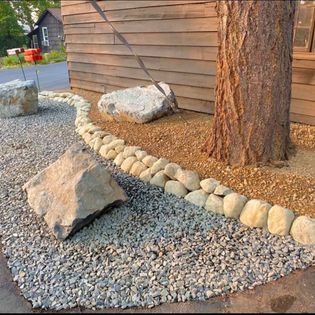 Rogue Valley Gardens LLC Logo