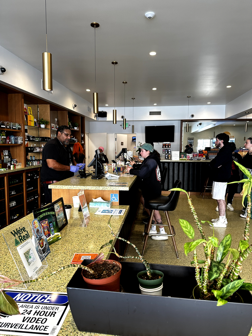 Sunset Pipeline Dispensary Image