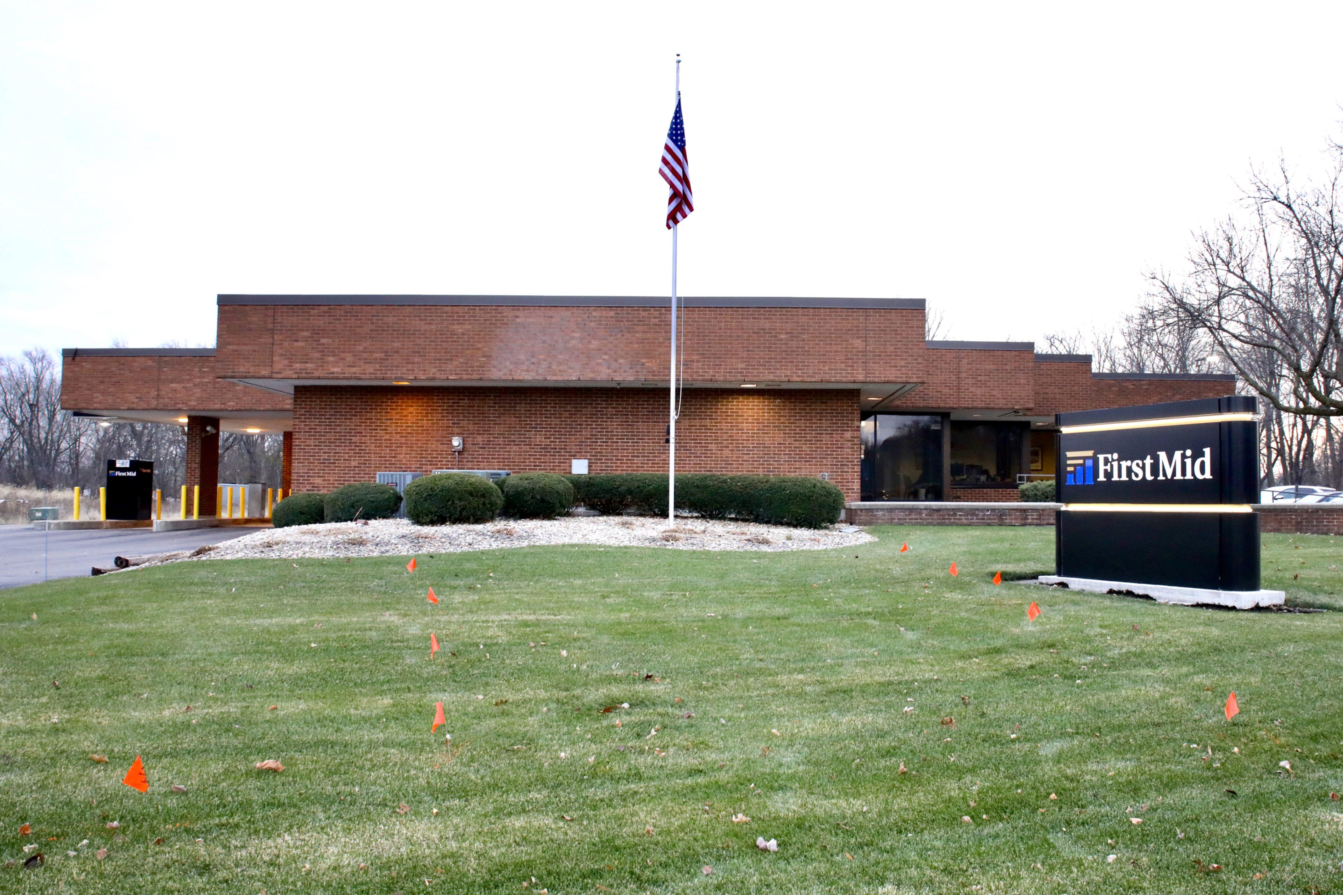 First Mid Bank & Trust Image