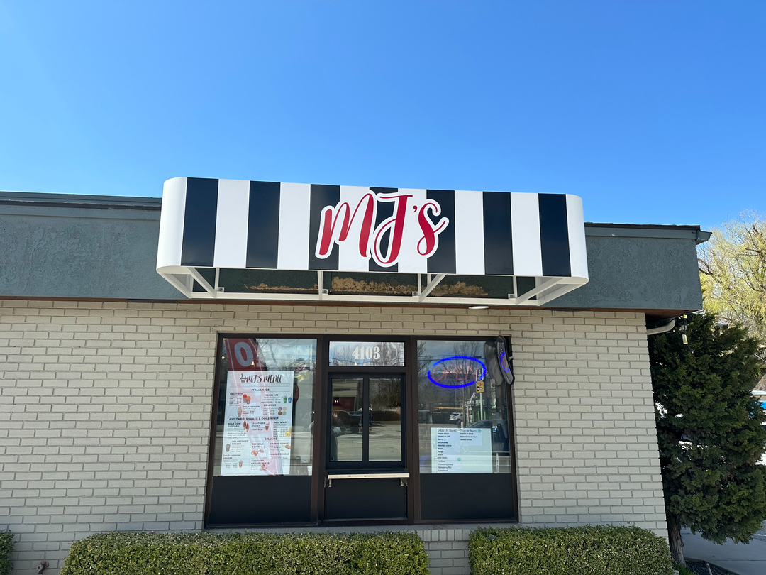 MJ's Italian Ice & Custard Cafe Image