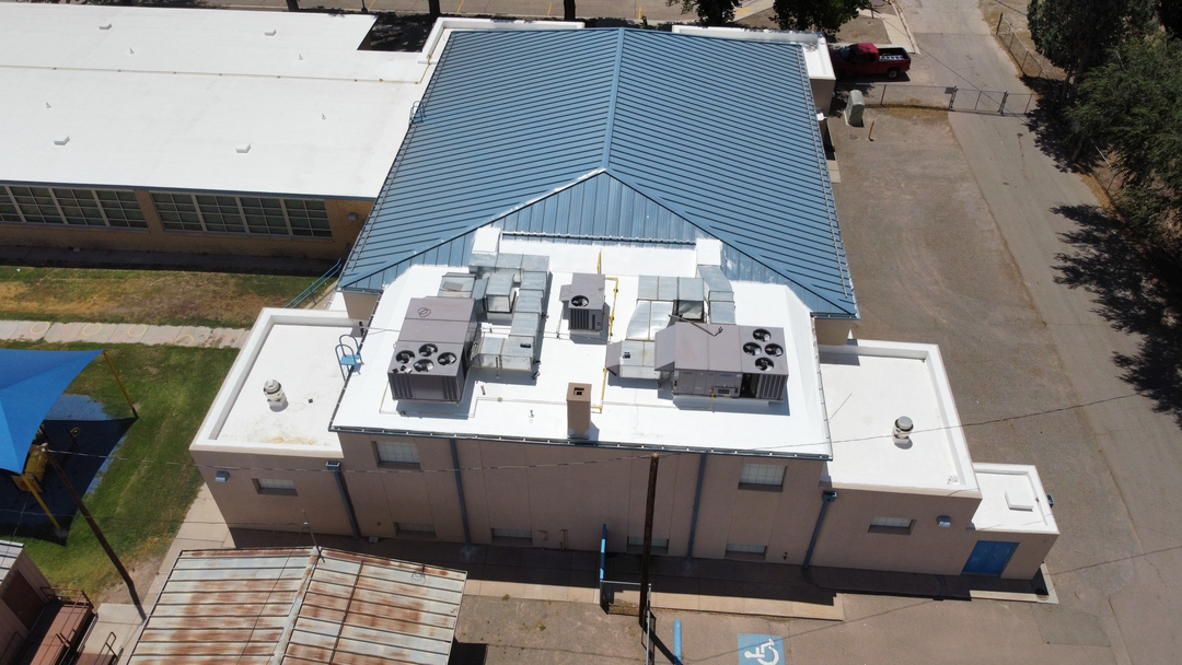 Design Roof Services LLC Logo