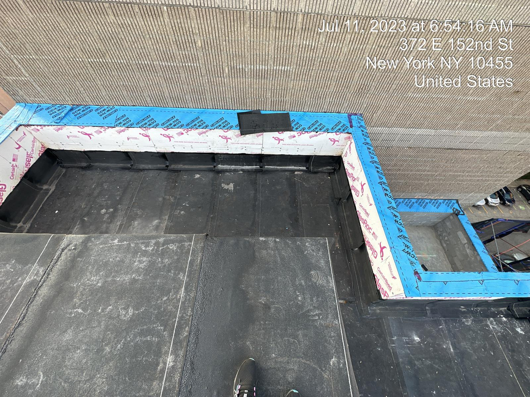 SkyWalker Roofing and Stucco Logo