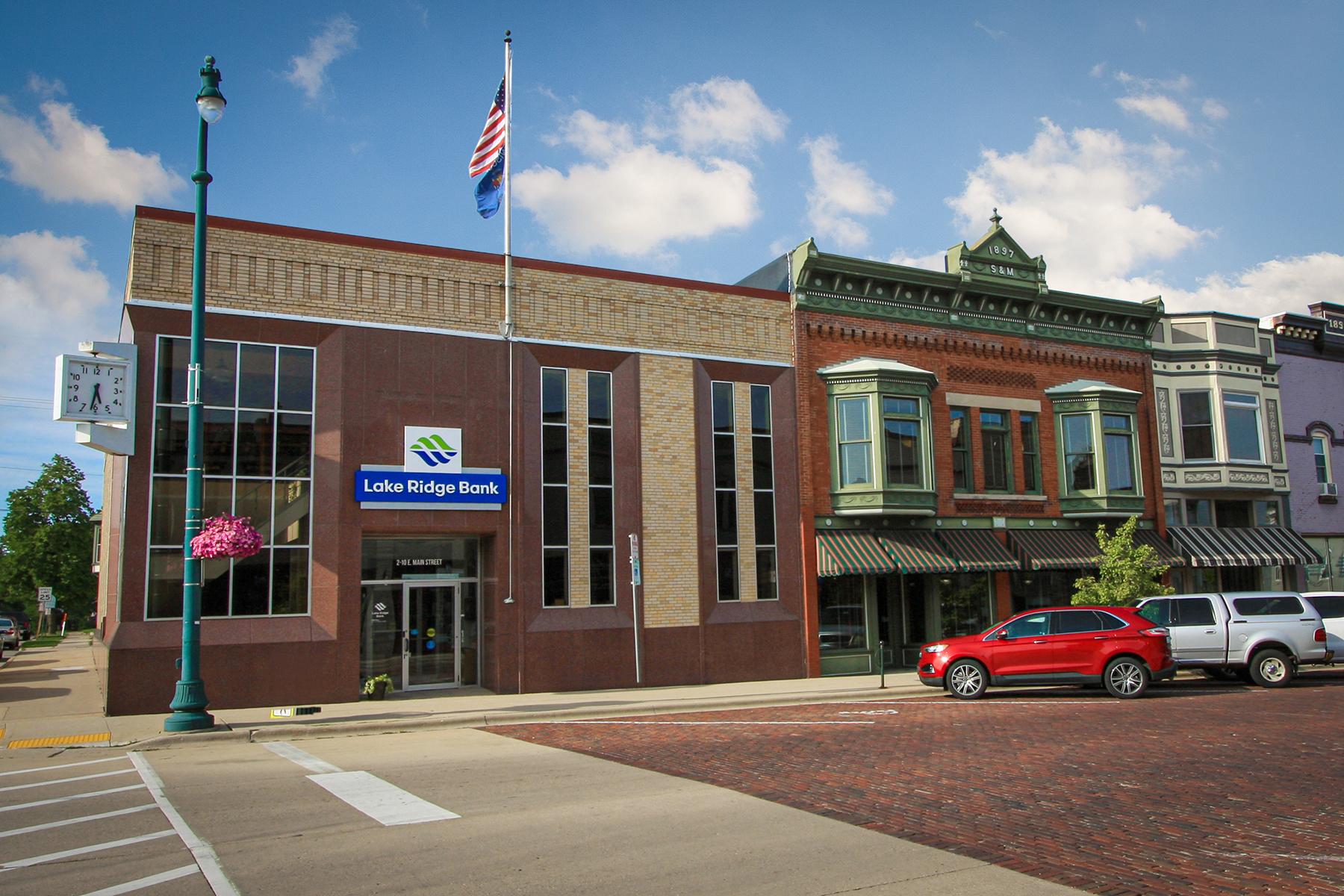 Lake Ridge Bank Logo