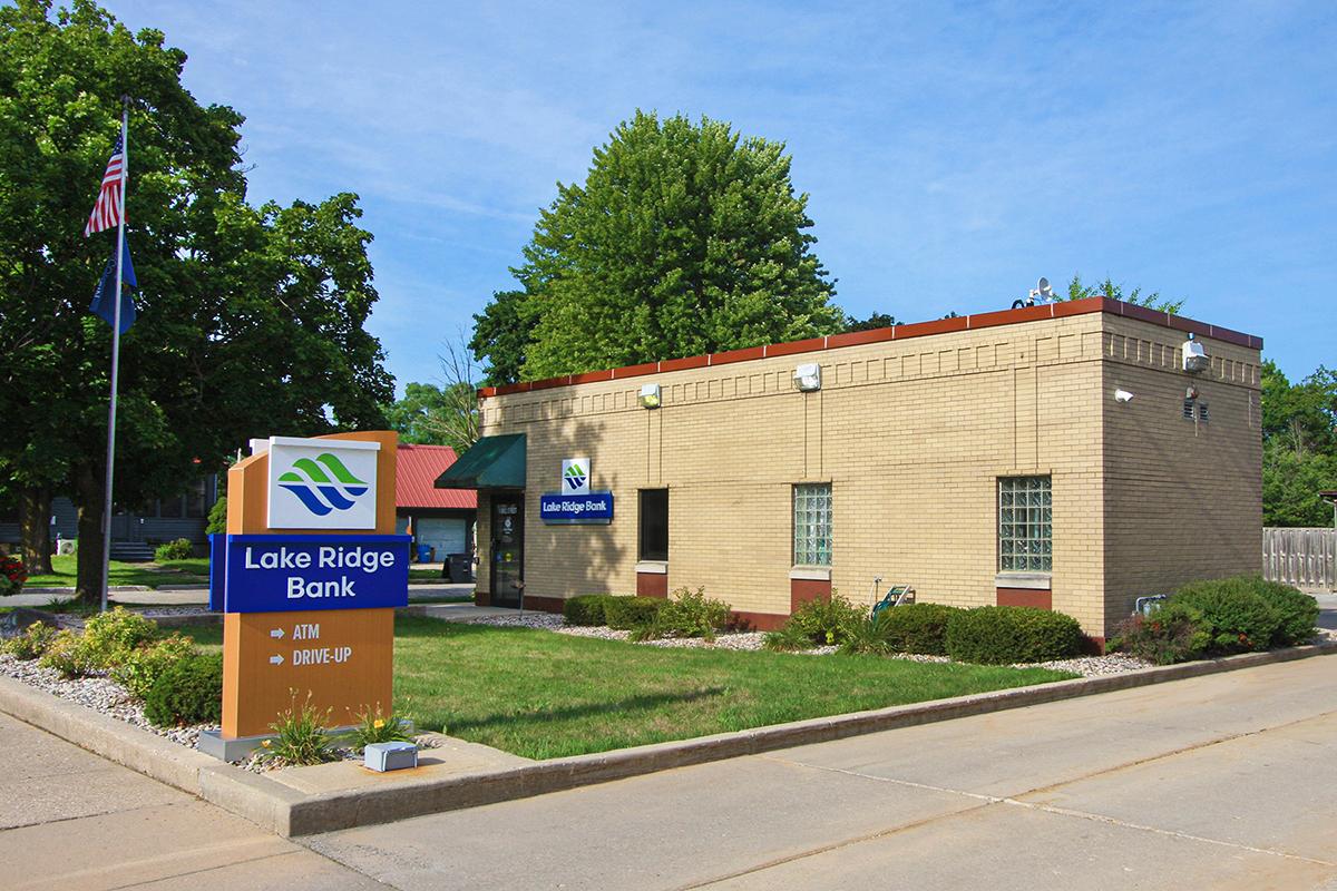 Lake Ridge Bank Logo