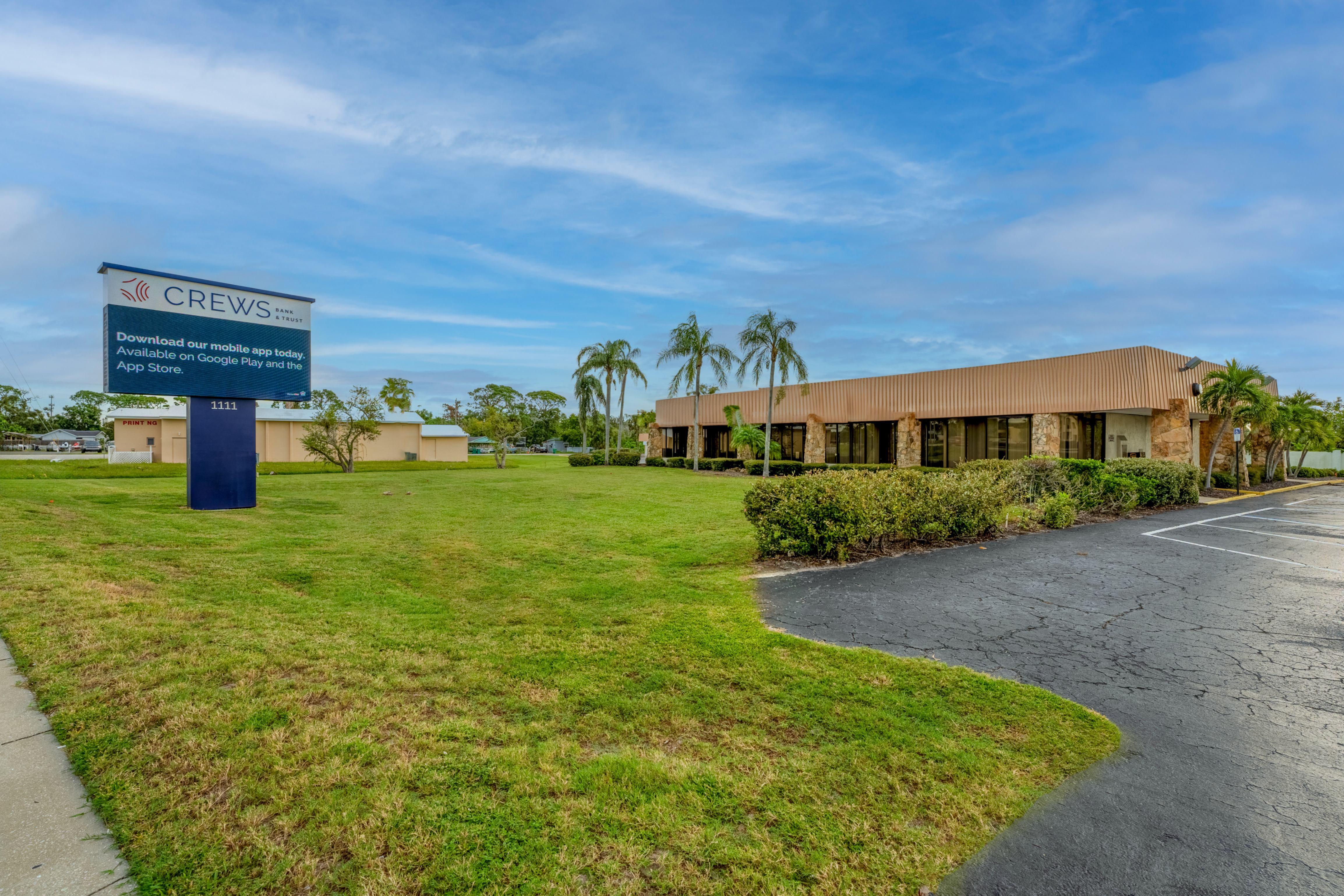 Crews Bank & Trust Drive-Thru Image