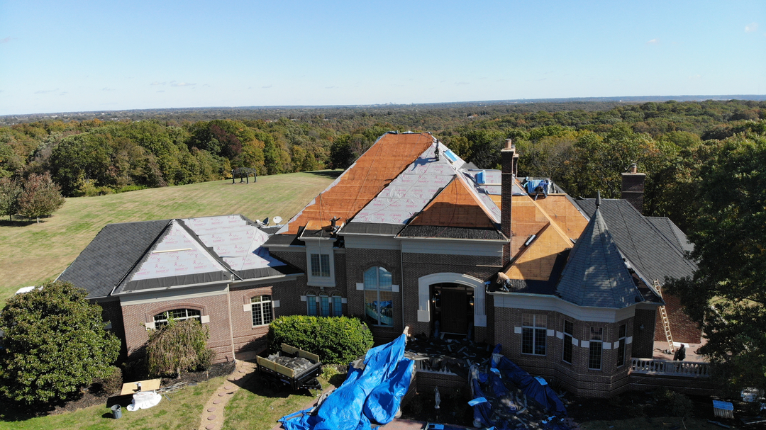 Revolve Construction Logo