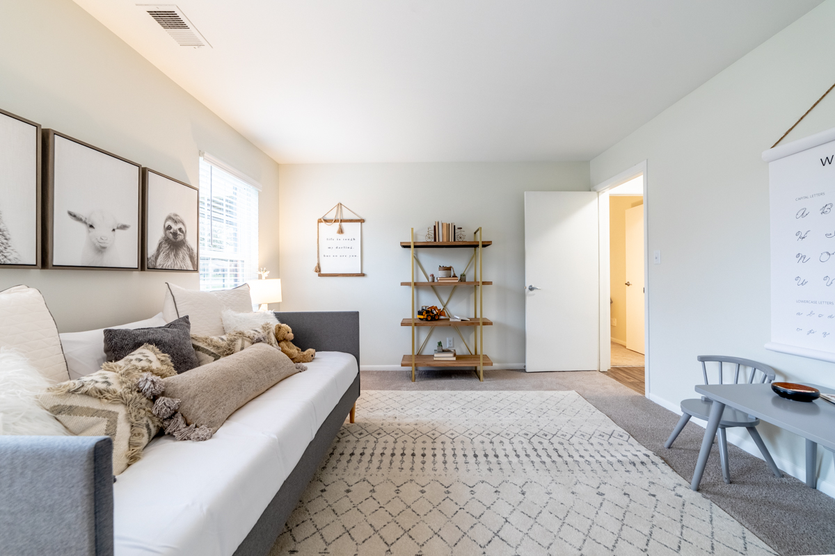 Governor Square Apartments - Carmel, IN