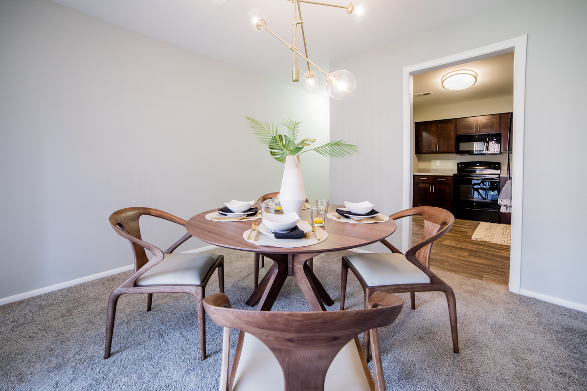 Governor Square Apartments - Carmel, IN