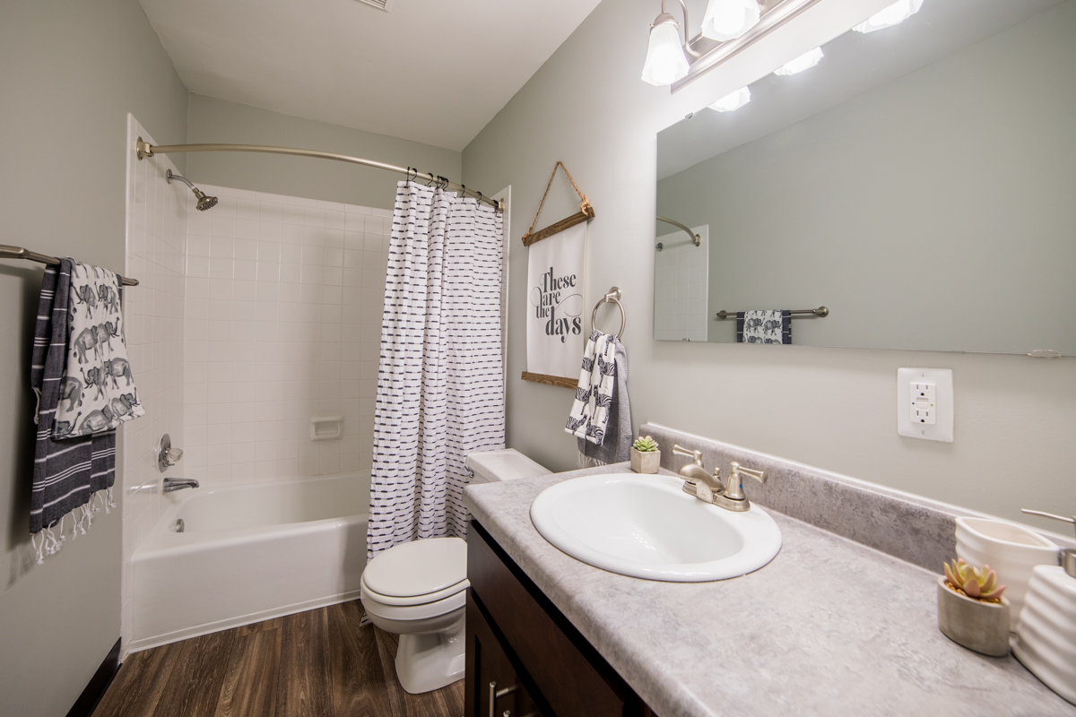 Governor Square Apartments - Carmel, IN