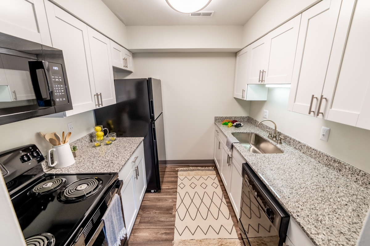 Governor Square Apartments - Carmel, IN