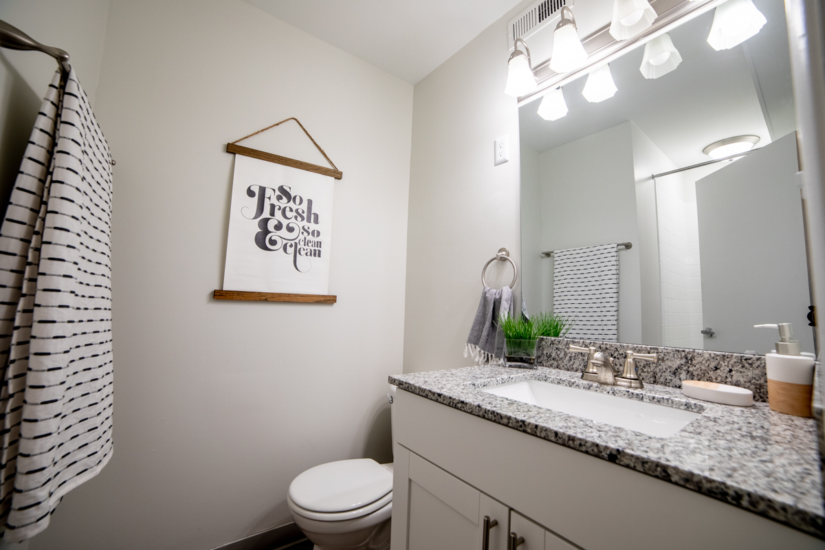 Governor Square Apartments - Carmel, IN