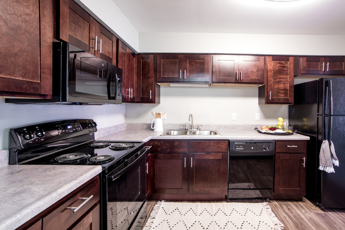 Governor Square Apartments - Carmel, IN