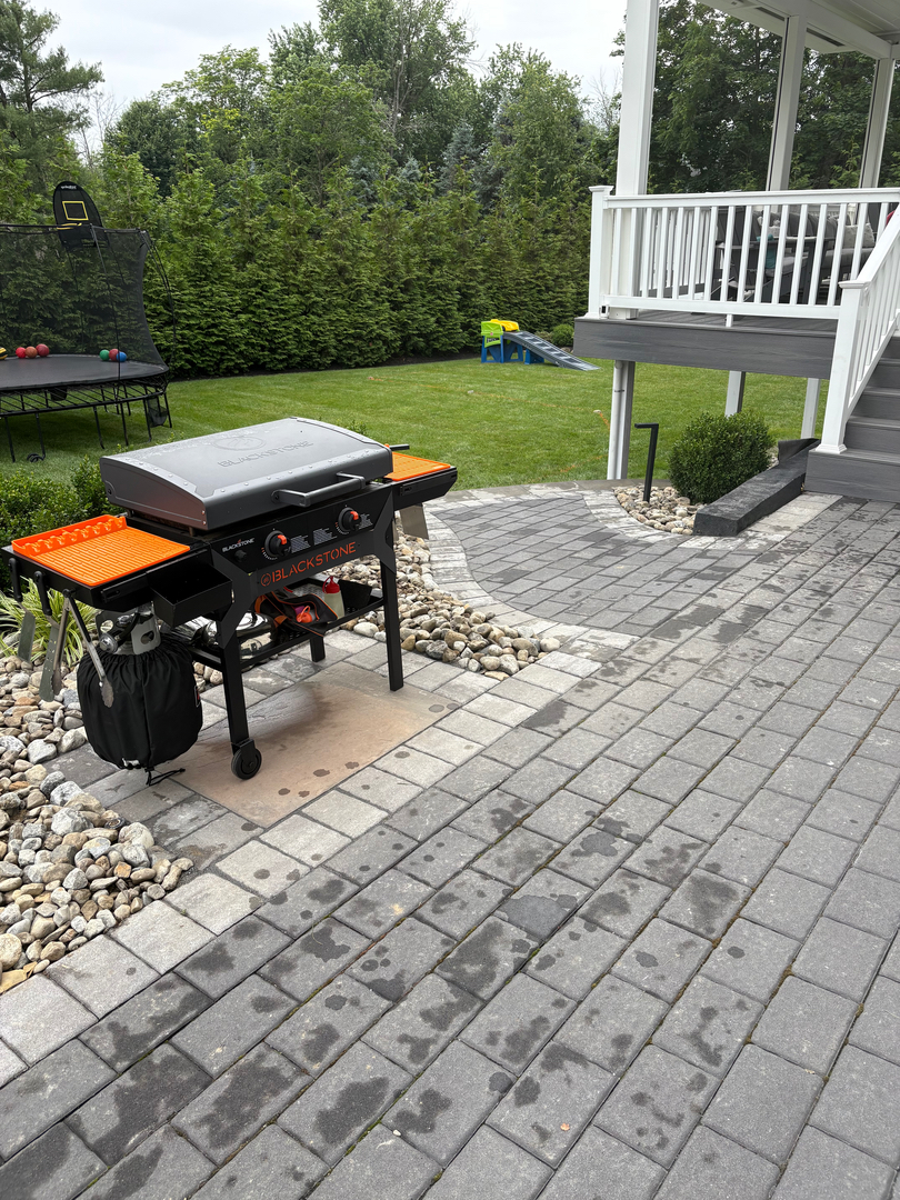 QuietCare Landscaping Image