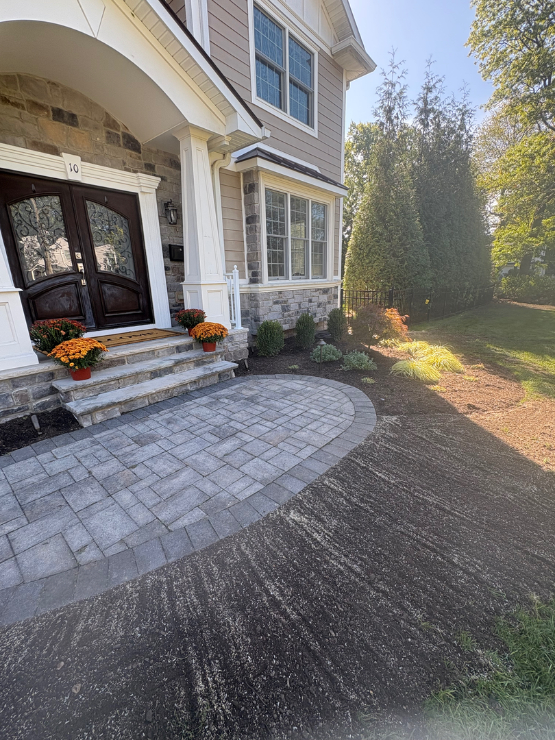 QuietCare Landscaping Image