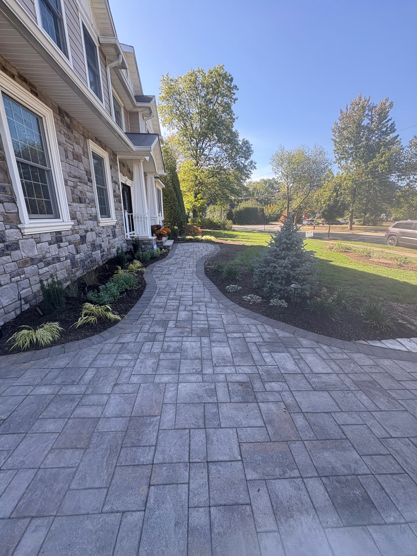 QuietCare Landscaping Image