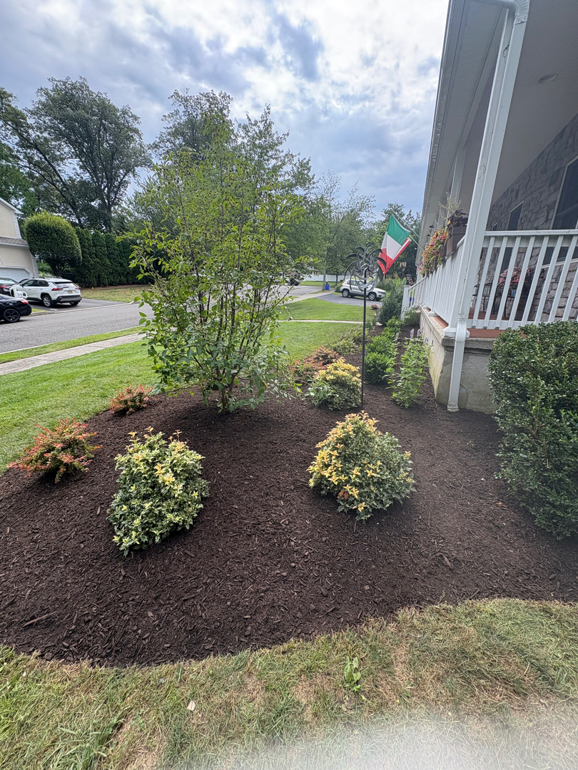 QuietCare Landscaping Image