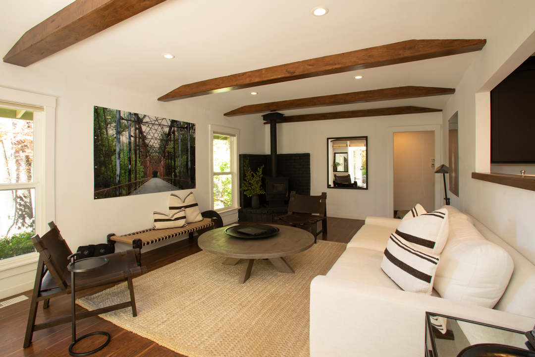 Thomas George Estates Image